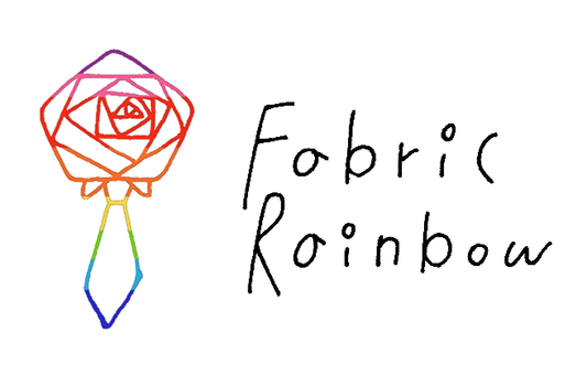 白地にレインボーローズ (FabricRainbowのマークで、バラの茎がネクタイになっている虹色のバラ)とFabric Rainbowのロゴ